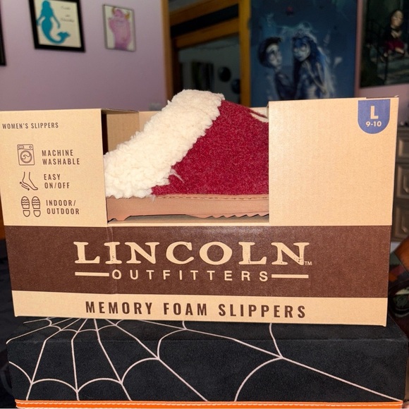 Lincoln Outfitters Shoes - Lincoln Outfitters Red Memory Foam Slippers